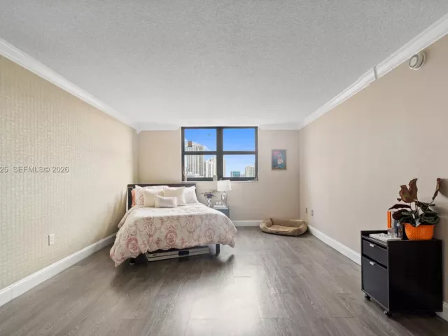 3-bedroom condo for sale in Sunny Isles Beach - 210 174th St 805 - MondialRealty