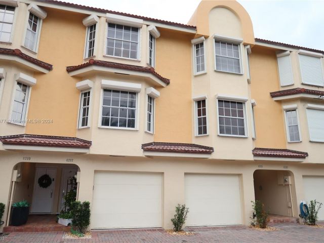 Home for rent at 4212 N Ocean Dr - photo 4845355