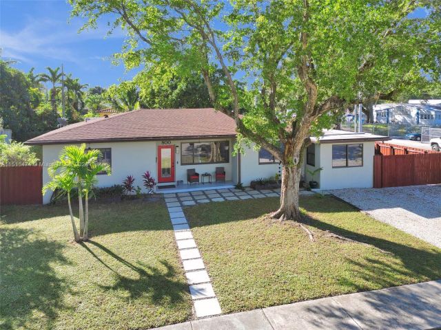 Home for sale at 800 NE 157th Ter - photo 4849578