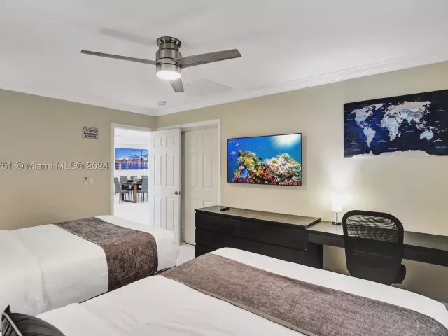 5-bedroom home for rent in Hollywood - 5500 Cleveland St - MondialRealty