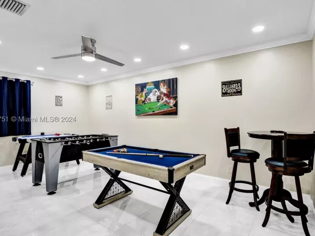 5-bedroom home for rent in Hollywood - 5500 Cleveland St - MondialRealty
