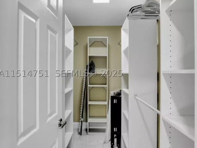 5-bedroom home for rent in Hollywood - 5500 Cleveland St - MondialRealty