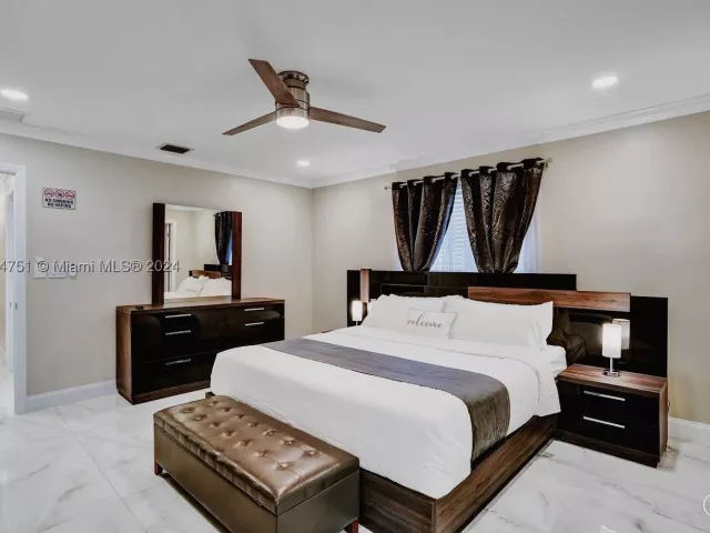 5-bedroom home for rent in Hollywood - 5500 Cleveland St - MondialRealty