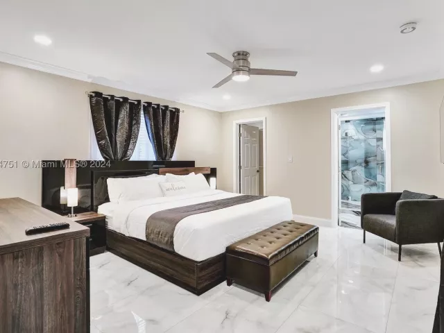 5-bedroom home for rent in Hollywood - 5500 Cleveland St - MondialRealty