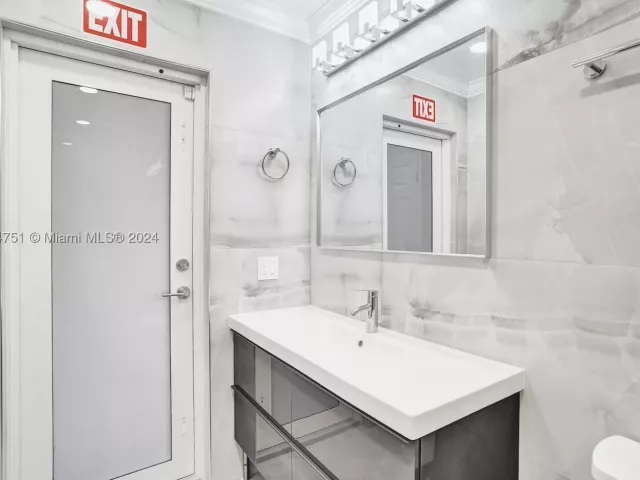 5-bedroom home for rent in Hollywood - 5500 Cleveland St - MondialRealty
