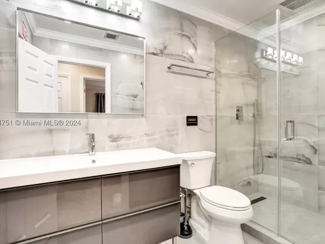 5-bedroom home for rent in Hollywood - 5500 Cleveland St - MondialRealty