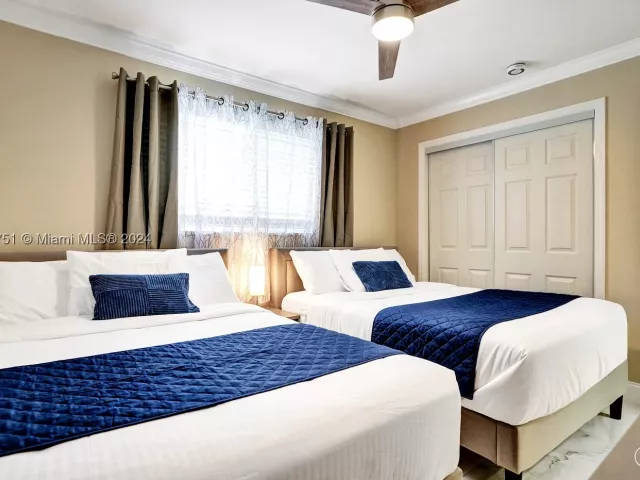 5-bedroom home for rent in Hollywood - 5500 Cleveland St - MondialRealty