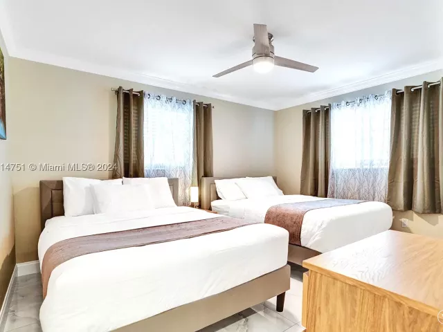 5-bedroom home for rent in Hollywood - 5500 Cleveland St - MondialRealty