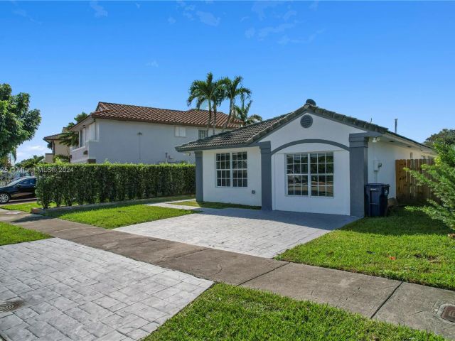Home for sale at 6194 SW 149th Ave - photo 4867117