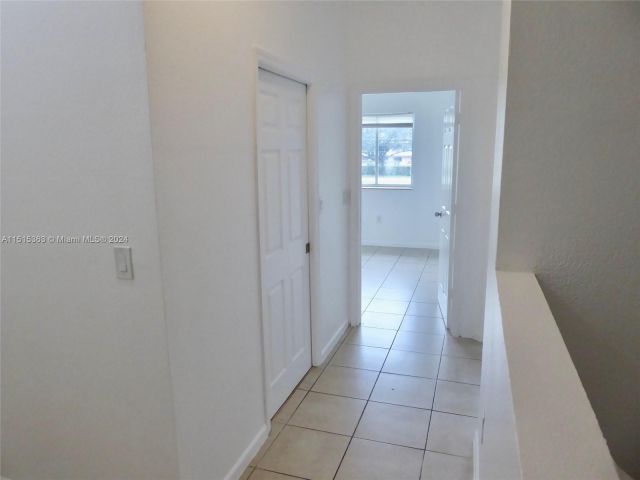 Home for rent at 1540 NW 45th St 1-4 - photo 4869117