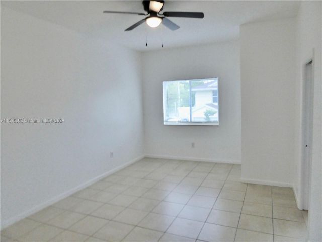 Home for rent at 1540 NW 45th St 1-4 - photo 4869121