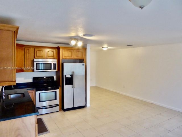 Home for rent at 1540 NW 45th St 1-4 - photo 4869122
