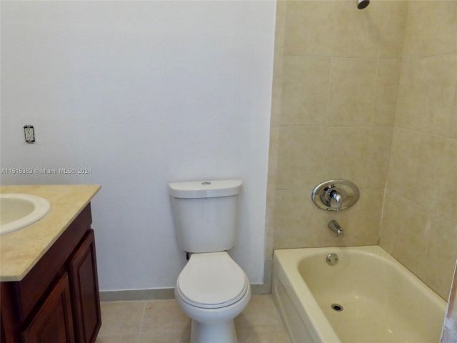 Home for rent at 1540 NW 45th St 1-4 - photo 4869127