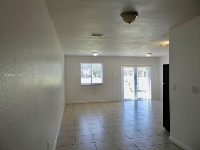 Home for rent at 1540 NW 45th St 1-4 - photo 4869132