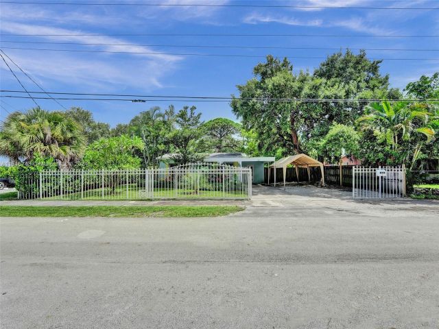 Home for sale at 1820 SW 11 Ct - photo 4878793