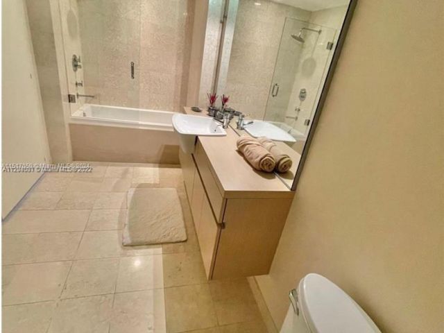 Home for rent at 200 Biscayne Boulevard Way 1107 - photo 4880363