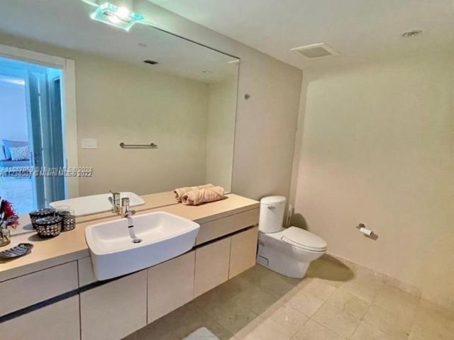 Home for rent at 200 Biscayne Boulevard Way 1107 - photo 4880364