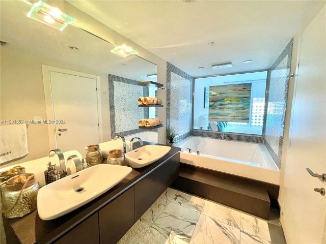 Home for rent at 200 Biscayne Boulevard Way 1107 - photo 4880368