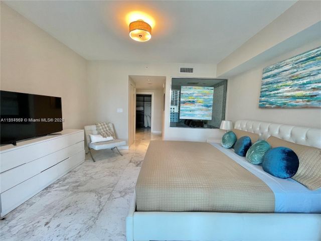 Home for rent at 200 Biscayne Boulevard Way 1107 - photo 4880370