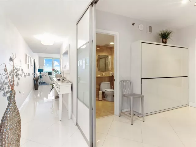 2-bedroom condo for rent in Hallandale Beach - 1830 S OCEAN DR UP5010 - MondialRealty