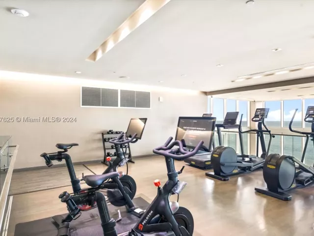 2-bedroom condo for rent in Hallandale Beach - 1830 S OCEAN DR UP5010 - MondialRealty
