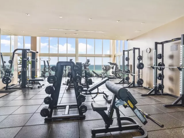 2-bedroom condo for rent in Hallandale Beach - 1830 S OCEAN DR UP5010 - MondialRealty