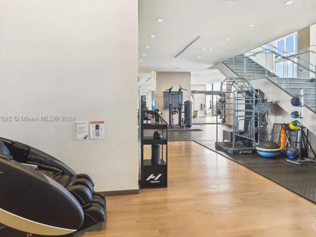 2-bedroom condo for rent in Hallandale Beach - 1830 S OCEAN DR UP5010 - MondialRealty
