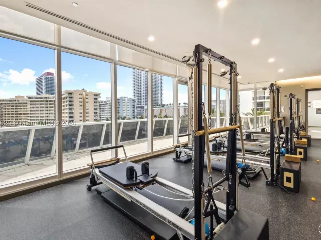 2-bedroom condo for rent in Hallandale Beach - 1830 S OCEAN DR UP5010 - MondialRealty