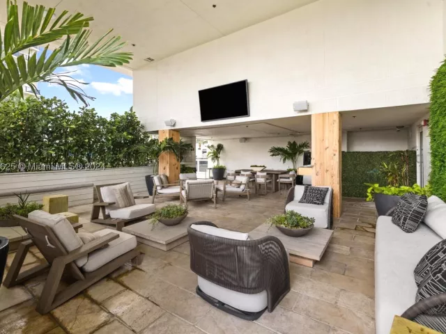 2-bedroom condo for rent in Hallandale Beach - 1830 S OCEAN DR UP5010 - MondialRealty