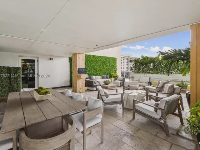2-bedroom condo for rent in Hallandale Beach - 1830 S OCEAN DR UP5010 - MondialRealty