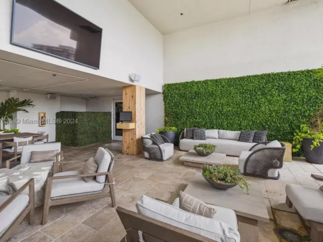 2-bedroom condo for rent in Hallandale Beach - 1830 S OCEAN DR UP5010 - MondialRealty