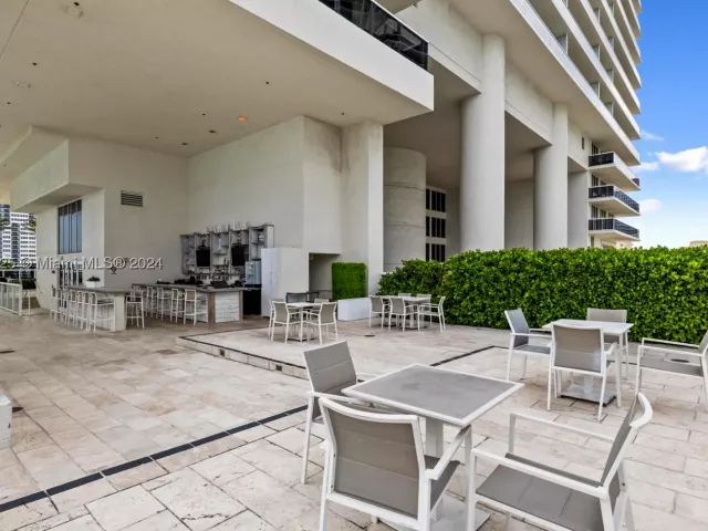 2-bedroom condo for rent in Hallandale Beach - 1830 S OCEAN DR UP5010 - MondialRealty