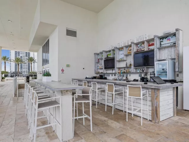 2-bedroom condo for rent in Hallandale Beach - 1830 S OCEAN DR UP5010 - MondialRealty