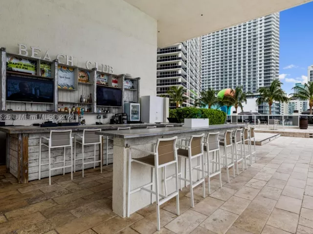 2-bedroom condo for rent in Hallandale Beach - 1830 S OCEAN DR UP5010 - MondialRealty