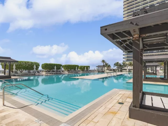 2-bedroom condo for rent in Hallandale Beach - 1830 S OCEAN DR UP5010 - MondialRealty