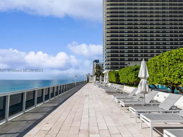 2-bedroom condo for rent in Hallandale Beach - 1830 S OCEAN DR UP5010 - MondialRealty