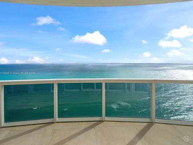 3-bedroom condo for sale in Sunny Isles Beach - 15901 Collins Ave 2801 - MondialRealty