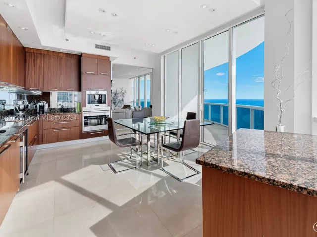 3-bedroom condo for sale in Sunny Isles Beach - 15901 Collins Ave 2801 - MondialRealty