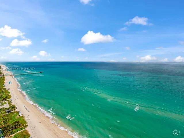 3-bedroom condo for sale in Sunny Isles Beach - 15901 Collins Ave 2801 - MondialRealty