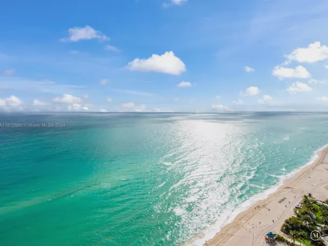 3-bedroom condo for sale in Sunny Isles Beach - 15901 Collins Ave 2801 - MondialRealty