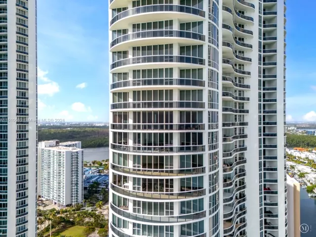 3-bedroom condo for sale in Sunny Isles Beach - 15901 Collins Ave 2801 - MondialRealty