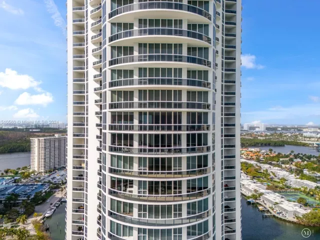 3-bedroom condo for sale in Sunny Isles Beach - 15901 Collins Ave 2801 - MondialRealty