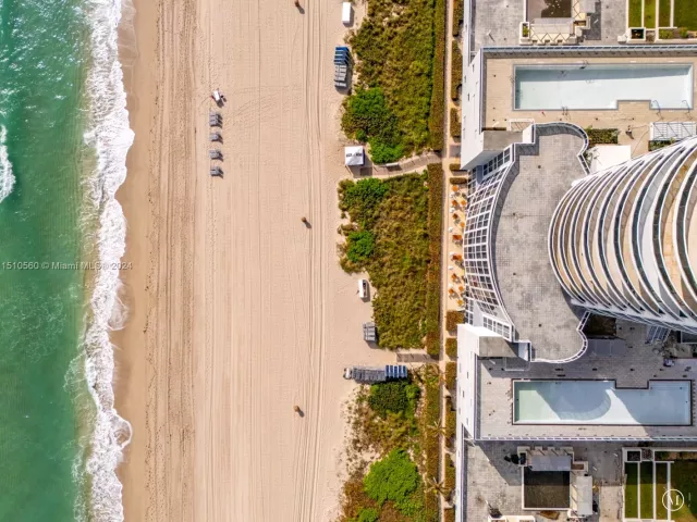 3-bedroom condo for sale in Sunny Isles Beach - 15901 Collins Ave 2801 - MondialRealty