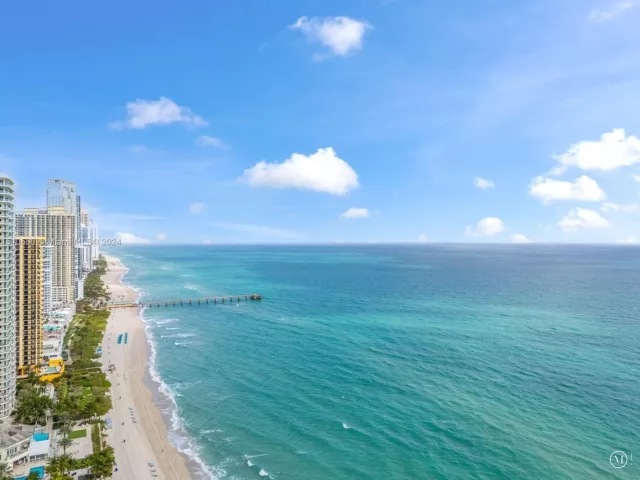 3-bedroom condo for sale in Sunny Isles Beach - 15901 Collins Ave 2801 - MondialRealty