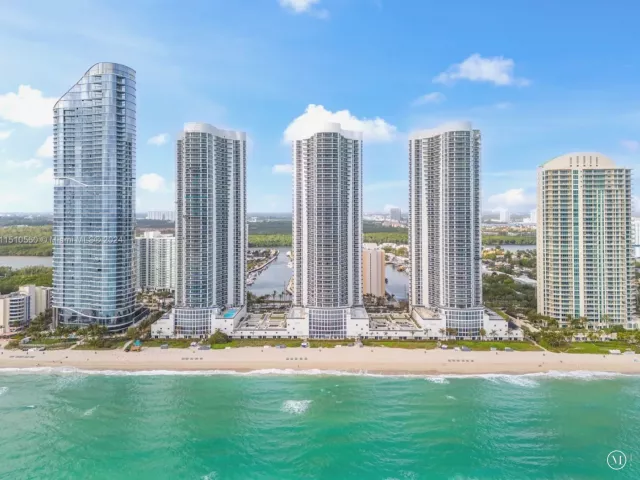 3-bedroom condo for sale in Sunny Isles Beach - 15901 Collins Ave 2801 - MondialRealty