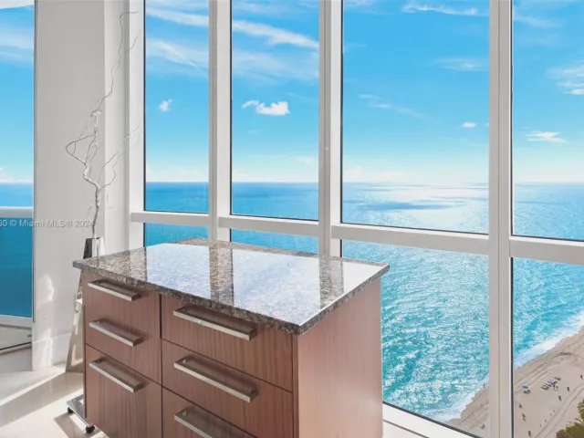 3-bedroom condo for sale in Sunny Isles Beach - 15901 Collins Ave 2801 - MondialRealty