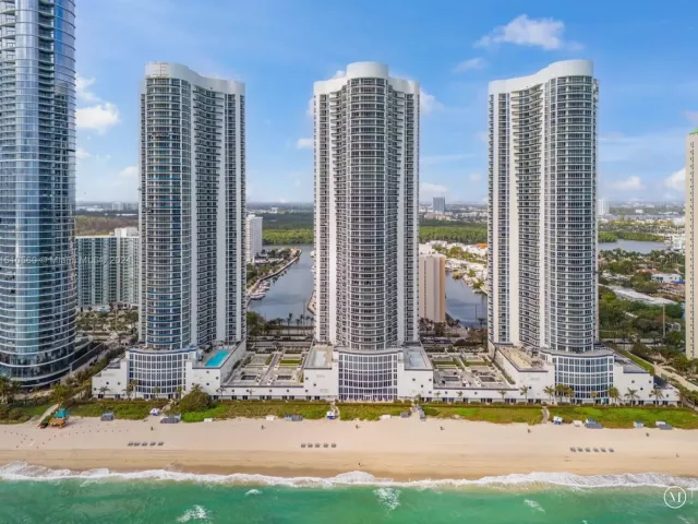 3-bedroom condo for sale in Sunny Isles Beach - 15901 Collins Ave 2801 - MondialRealty