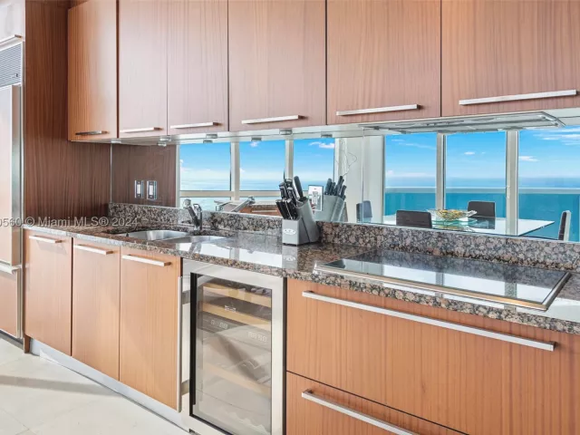 3-bedroom condo for sale in Sunny Isles Beach - 15901 Collins Ave 2801 - MondialRealty