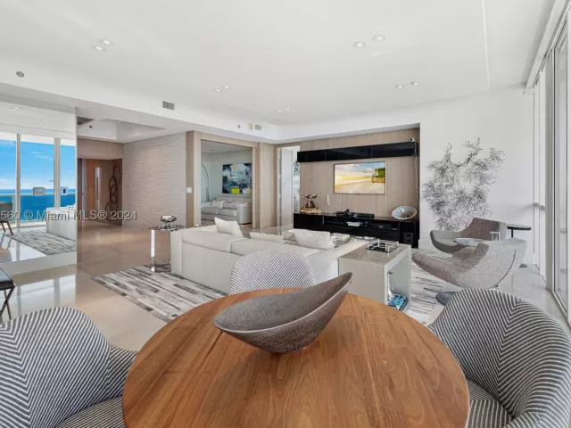 3-bedroom condo for sale in Sunny Isles Beach - 15901 Collins Ave 2801 - MondialRealty