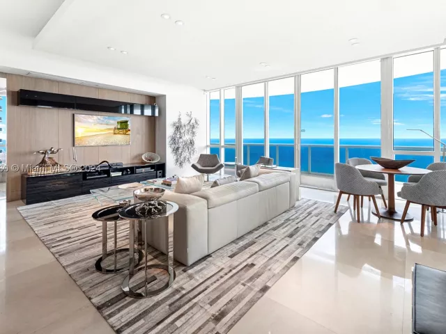 3-bedroom condo for sale in Sunny Isles Beach - 15901 Collins Ave 2801 - MondialRealty